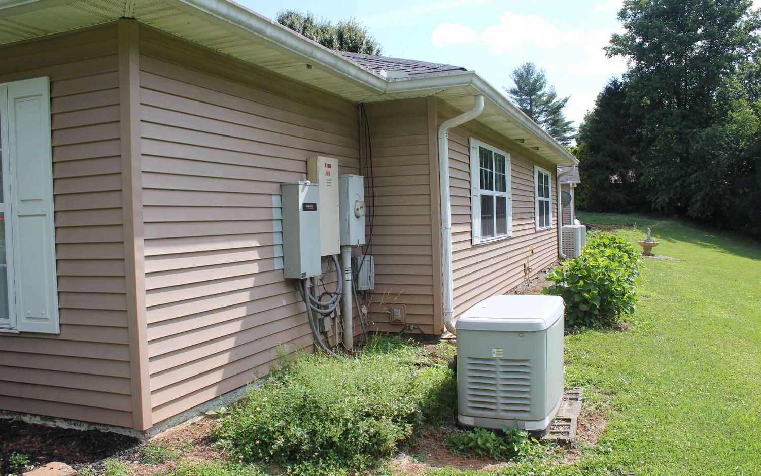 56 W Vineyard Ln, Hayesville, NC 28904